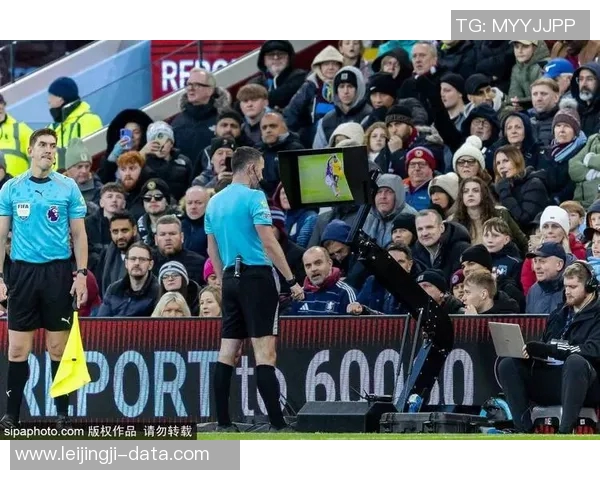 英超激战曼联与AC米兰战成平局乌龙球瞬间引发全场热议与十大精彩进球回顾