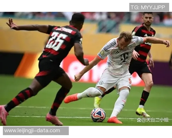足总杯精彩对决那不勒斯与拜仁激战成平局引发全场热烈反响
